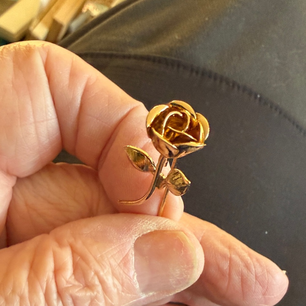 Gold Rose Brooch Pin - Picture 3 of 4